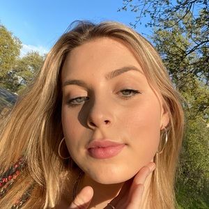 Meet your Posher, Ella